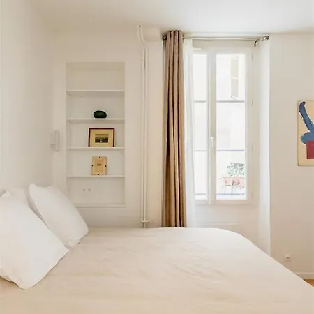 Large Flat Louvre Pont Neuf 48 M2 *