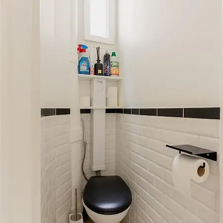 Large Flat Louvre Pont Neuf 48 M2 * Paříž