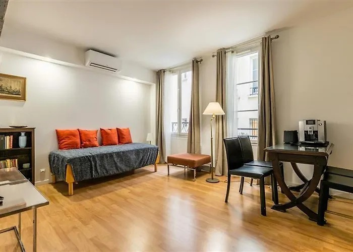 Апартаменты Large Flat Louvre Pont Neuf 48 M2 Париж